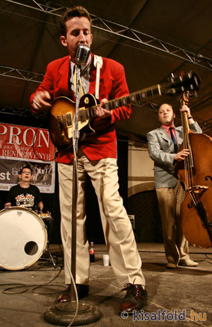 Sonny with guest-drummer Stormy Tom and Taylor on bass